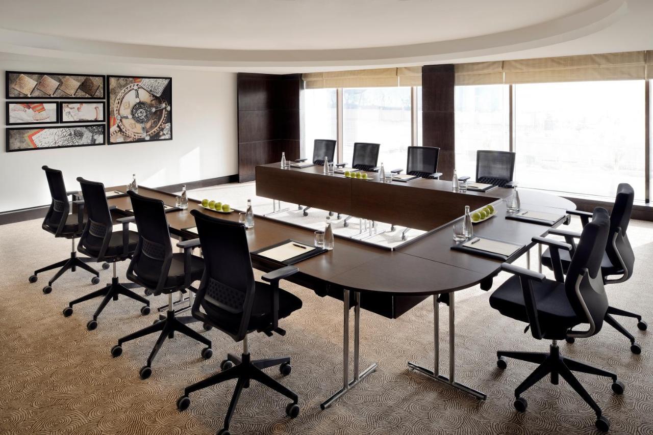 Voco - Riyadh, An Ihg Hotel - فندق فوكو الرياض, احدى فنادق مجموعة إنتركونتيننتال Exterior foto A meeting room